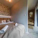 아파트 Olszynki Park 2- High-end Luxury With View, Centre By Staynest 제수프