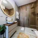 아파트 Olszynki Park 2- High-end Luxury With View, Centre By Staynest 제수프